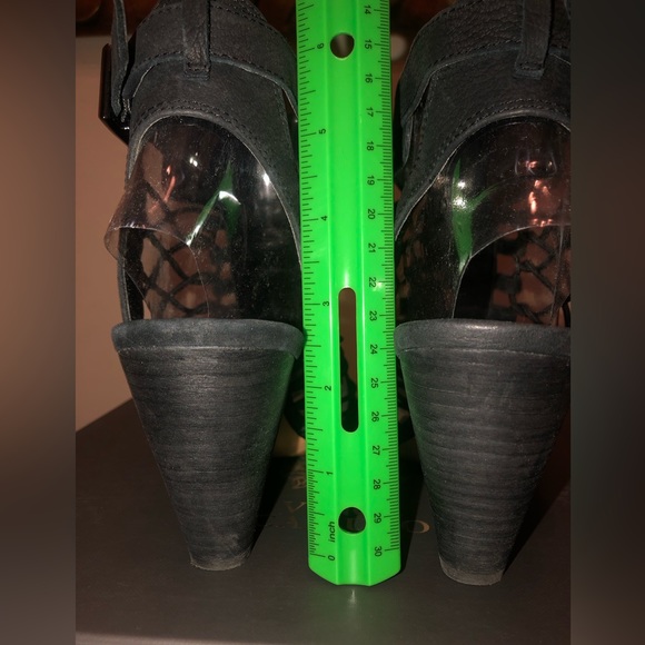 Black sandals; casual and classy; very comfortable; - Picture 7 of 7